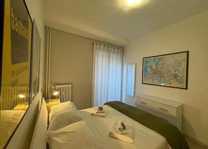 Urban Oasis Near Appia Antica Park Apartment